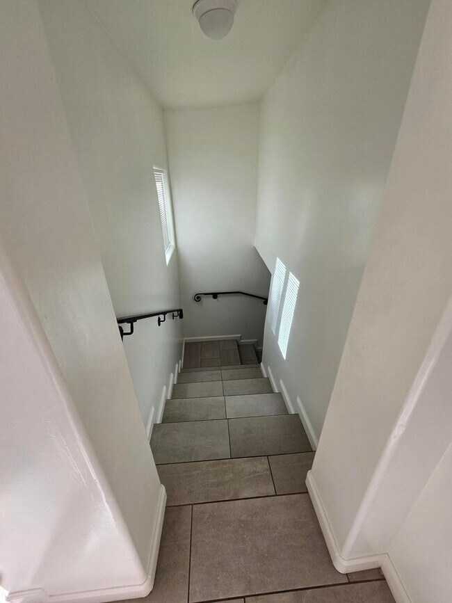 Building Photo - 332 W Illinois St