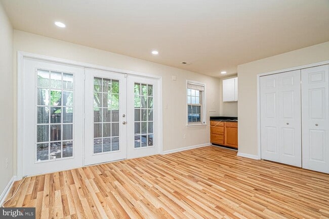 Building Photo - 1275 Quaker Hill Dr