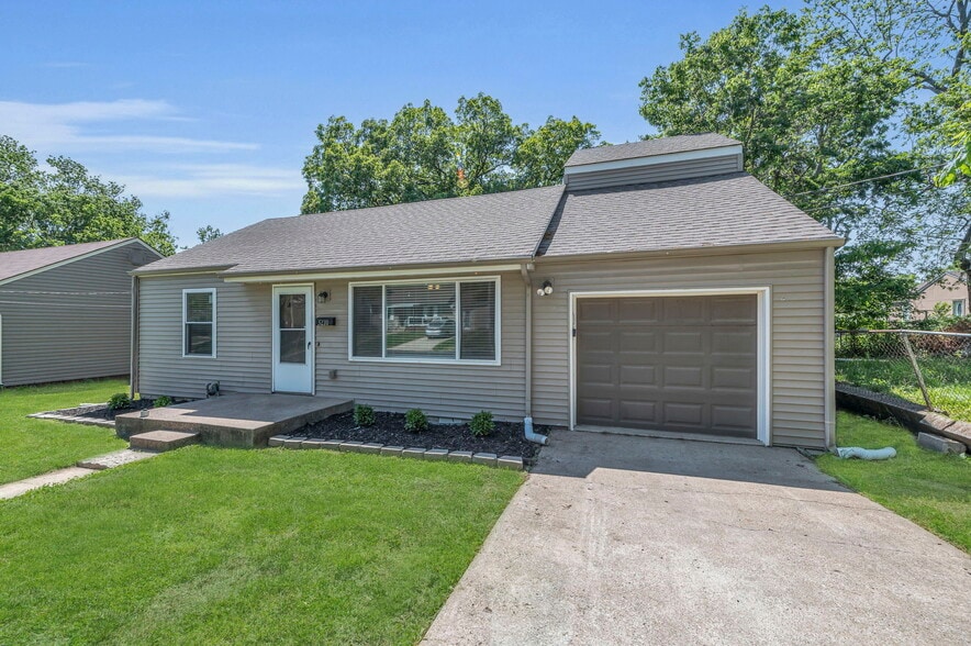 Primary Photo - 3210 Francis Pl