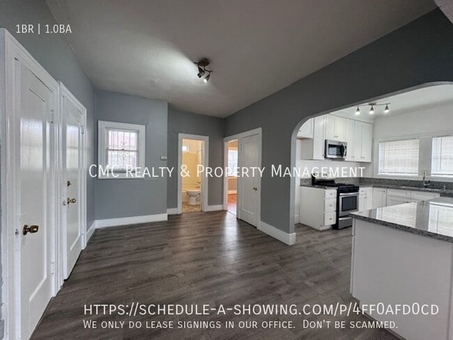 Building Photo - 1535 E Florida St