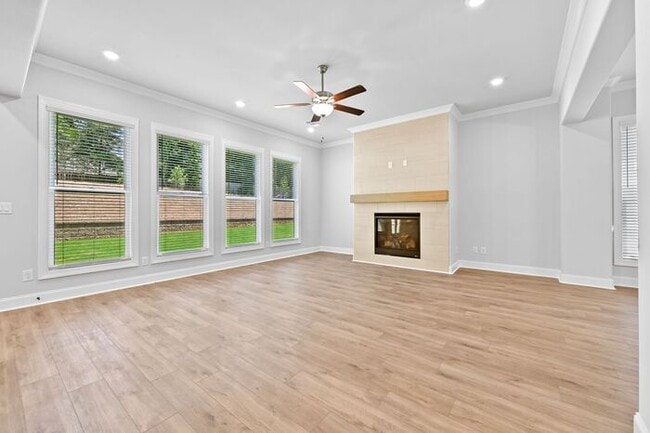 Building Photo - Beautiful 5 bedroom house in Bellmoore Par...