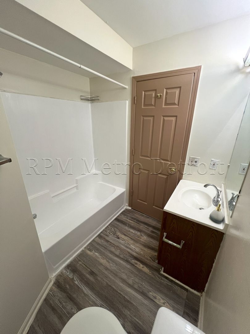 Building Photo - 4048 Heatherwood Ct