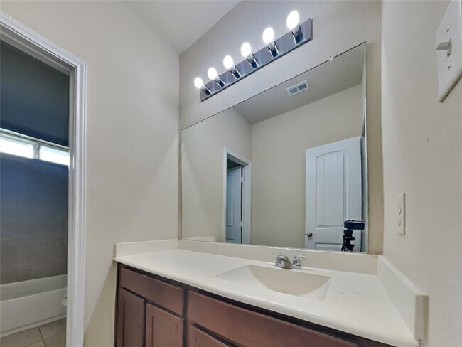 Building Photo - 24819 Alberti Sonata Dr
