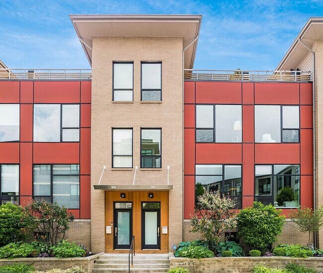 Primary Photo - 111 Aston Row Ln