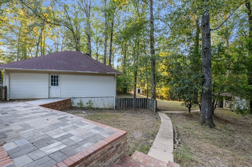 Building Photo - 105 Dogwood Blvd