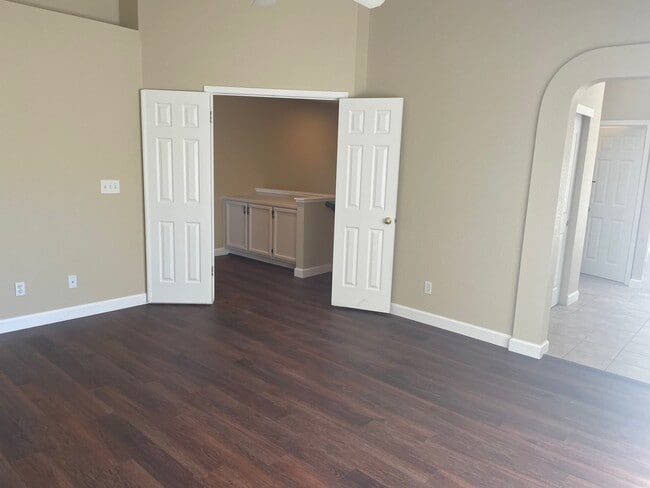 Building Photo - 4009 Shaker Run Cir