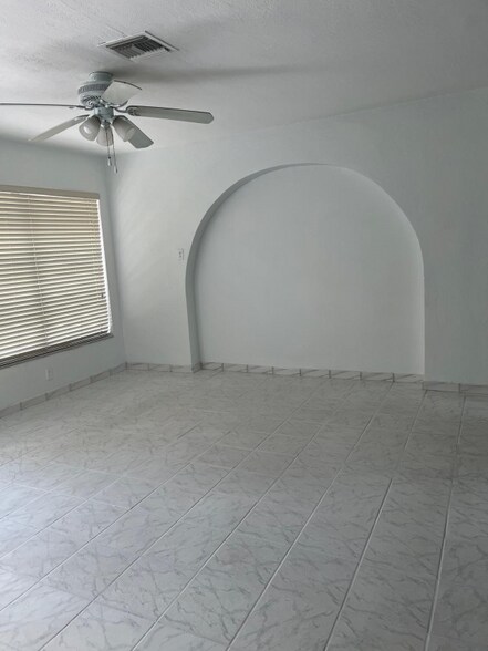 Building Photo - 4884 SW 45th Ave