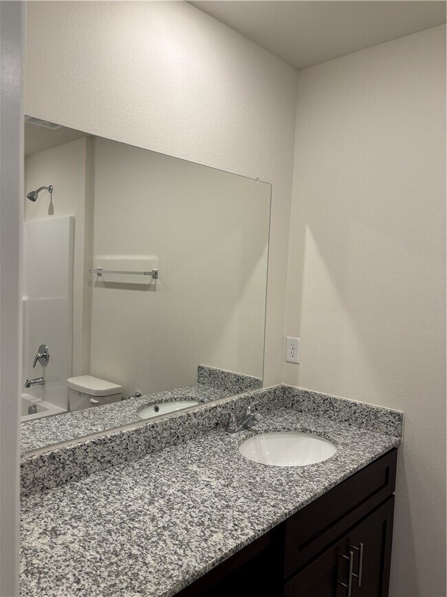 Building Photo - 6608 NW Altus St