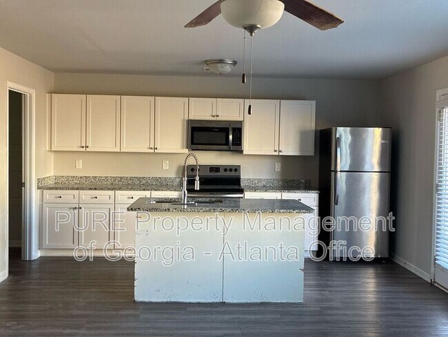 Building Photo - 305 Nutwood Trce