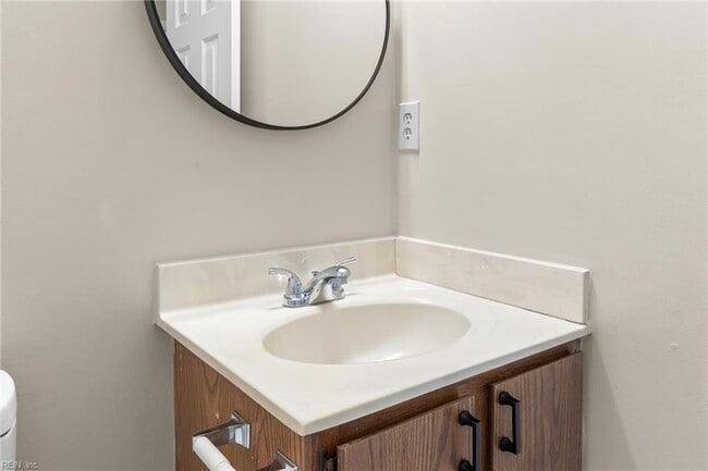 Building Photo - 2008 Fawnwood Common