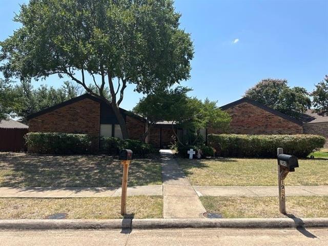 Building Photo - 1900 Tree House Ln