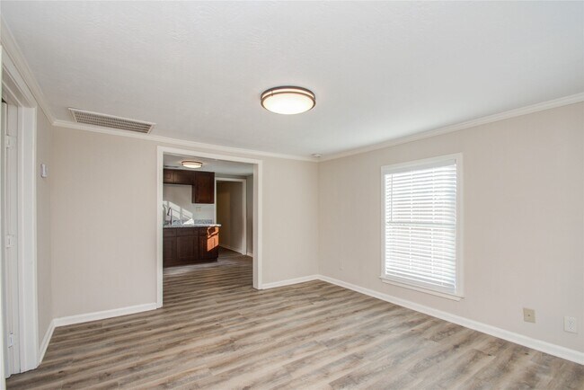 Building Photo - 1051 W Little York Rd