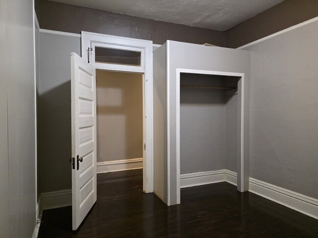 Building Photo - Updated 4-Bedroom Apartment in Oshkosh - 136 High Ave, Oshkosh, WI 54901