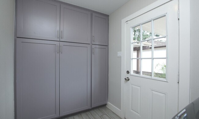 Building Photo - 5815 Picasso Pl