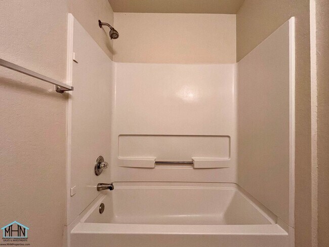 Building Photo - Charming 2 Storey 3-bedroom, 2.5-bath Home Conveniently Located Near Randolph AFB & SAMMC!