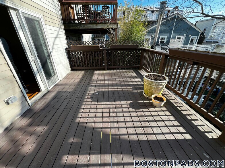 Building Photo - 45 Old Harbor St