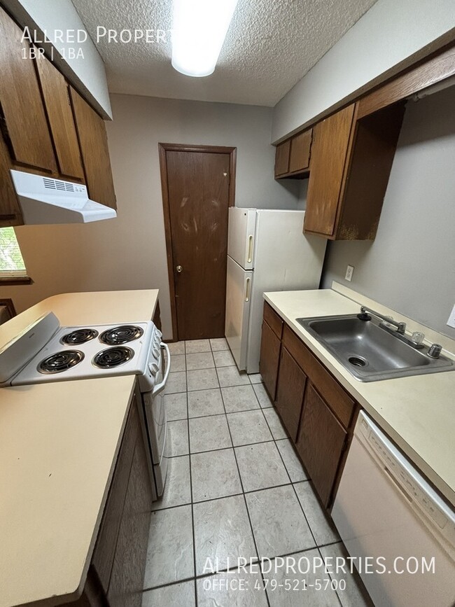 Building Photo - 1390 W Wedington Dr