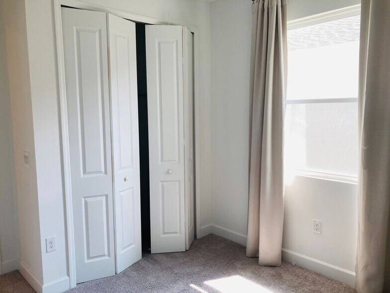 Building Photo - 10337 Church Hammock Rd