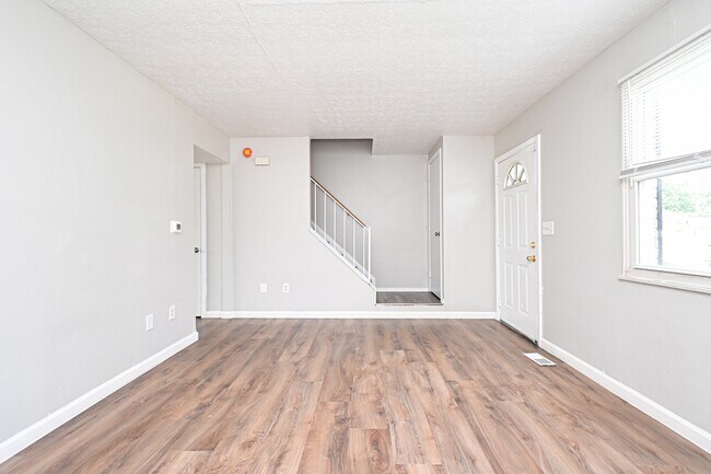 Building Photo - 10923 Birchridge Dr