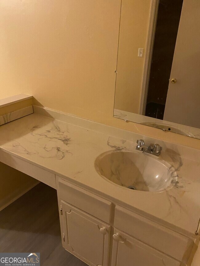 Building Photo - 8574 Creekwood Way