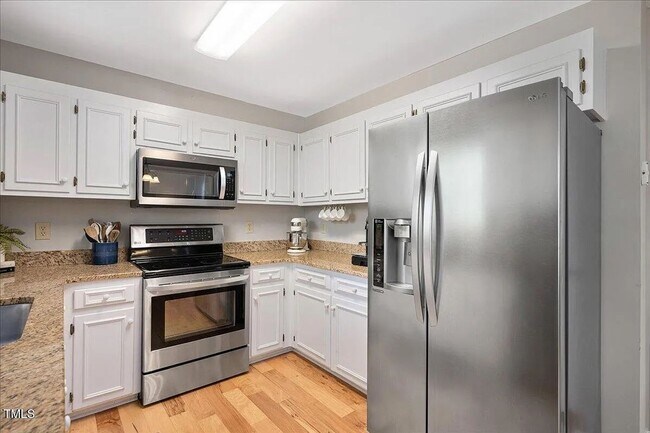 Building Photo - 3 Bedroom Home in Heart of Raleigh!