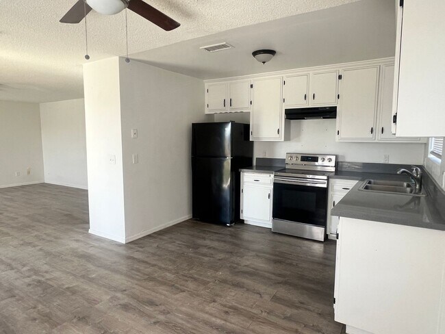 Building Photo - 3541 Tecumseh Dr