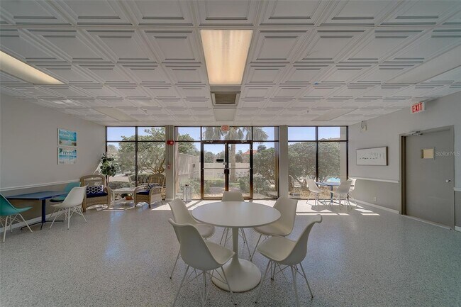 Building Photo - 255 Dolphin Point