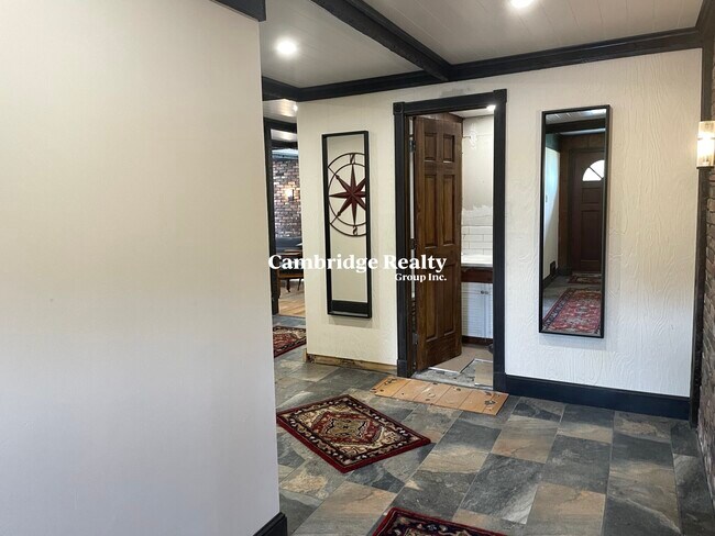 Building Photo - 8 Locke St