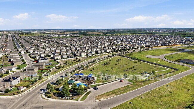 Building Photo - 2906 Millikan Dr