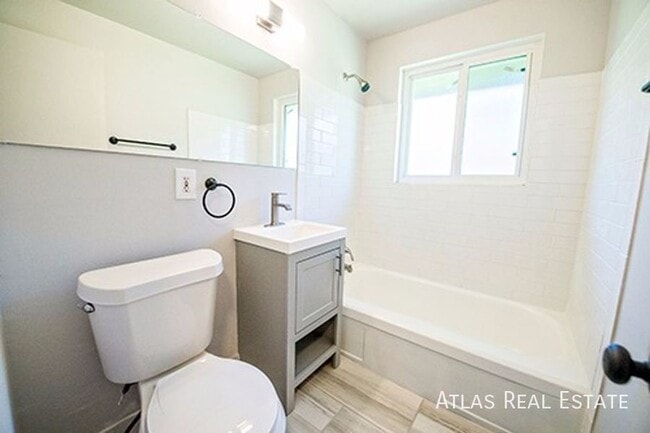 Building Photo - 1661 Fenton St