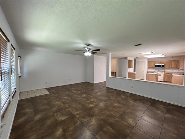 Building Photo - 1820 Southridge Ln