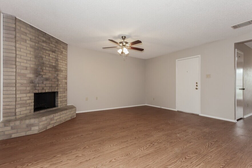 Building Photo - 716 Admiralty Way