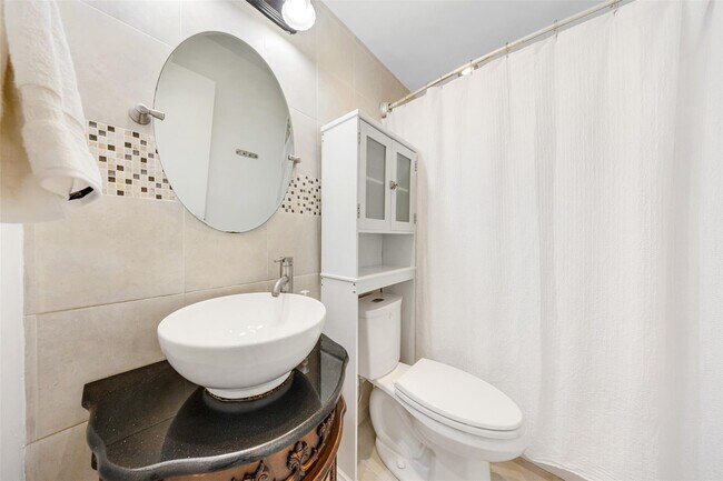 Building Photo - 5921 NE 1st Ave.