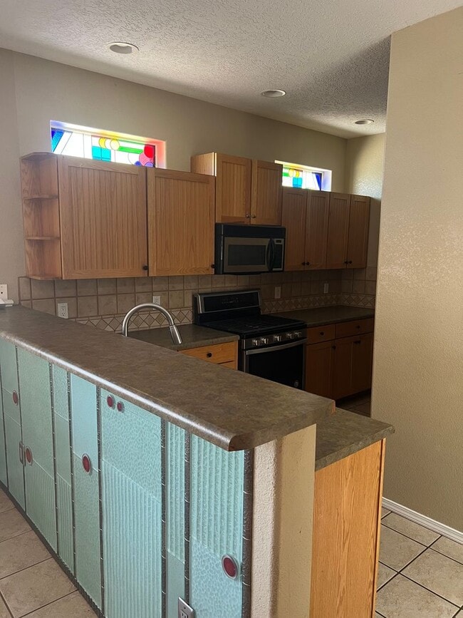 Building Photo - SE Rio Rancho 3/BD 2/BA 2/CG