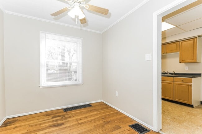 Building Photo - 1344-1346 CEDARVIEW W DR