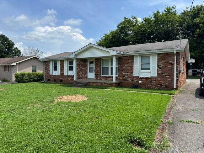 Building Photo - For Lease - 3 Bed, 1 Bath, 1350 Sqft, 0.27...