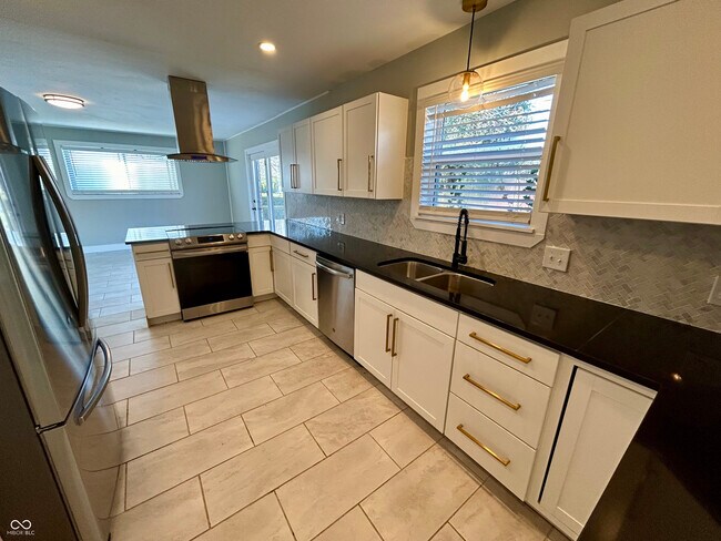 Building Photo - 154 Pearl St