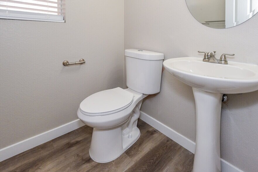 Building Photo - 7534 Luna Del Rey St