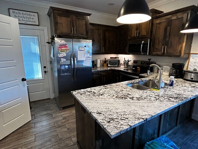 Building Photo - Water Included - Newer 2 Bedroom 1.5 Bathroom Town Home Now Pre-leasing with Upcoming move in!!!!