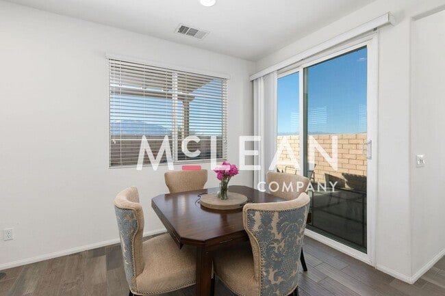 Building Photo - Gorgeous 2-Story 4-Bedroom Home with Loft ...