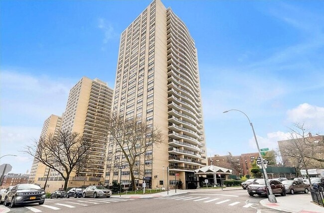 Building Photo - 102-10 66th Rd