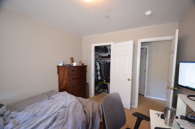 Building Photo - HEAT INCLUDED! Summer Only Rental!