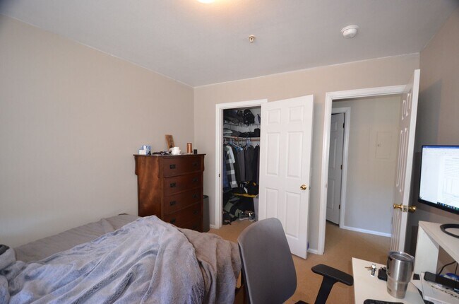 Building Photo - HEAT INCLUDED! Summer Only Rental!  Move in special!