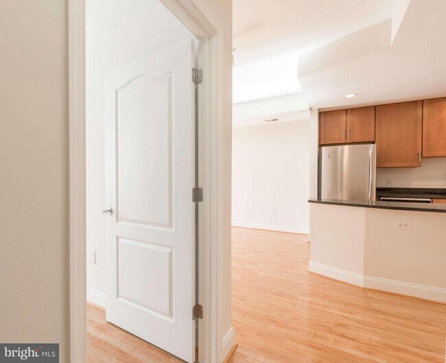 Building Photo - 525 N Fayette St