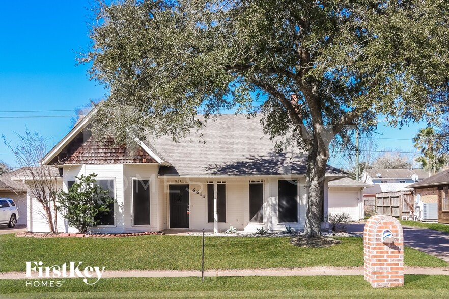 Building Photo - 6611 Gleneagles Dr