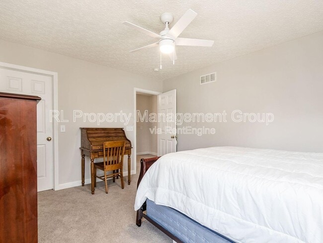 Building Photo - 5551 Ainsley Dr