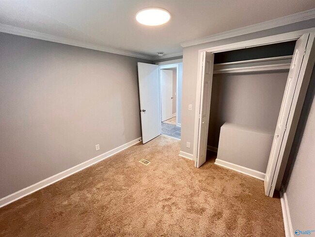Building Photo - 123 Miller Ln