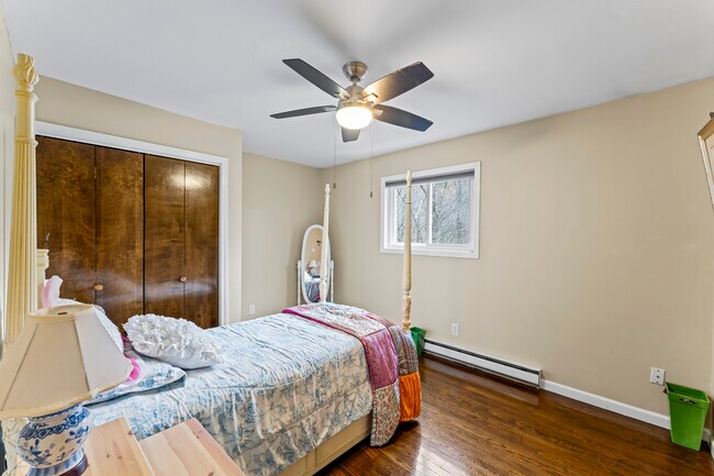 Building Photo - 8 Glenview Dr