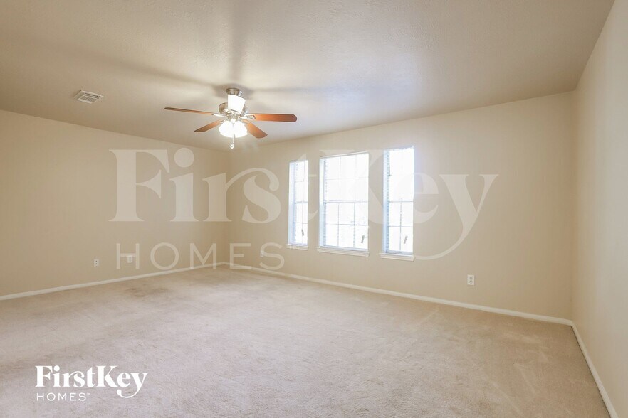 Building Photo - 19931 Arrowsmith Dr