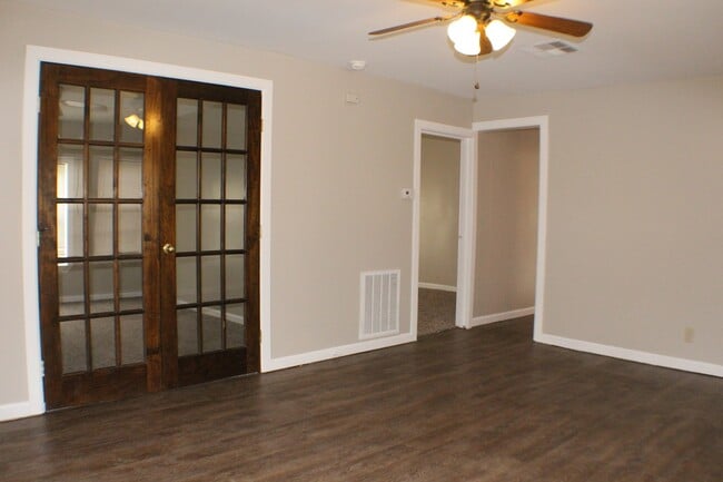 Building Photo - Adorable Small Broken Arrow Home, Close to the Rose District!